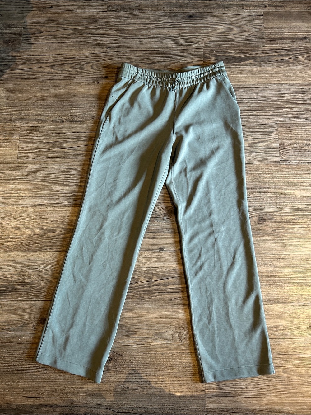 Brand new lululemon athletica Army Green Softstreme Pants (Regular length)